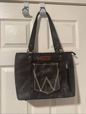 Wrangler Black Shoulder Tote with Contrast Stitching
